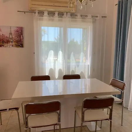 In Ayia Thekla 3 فيلة أيا نابا