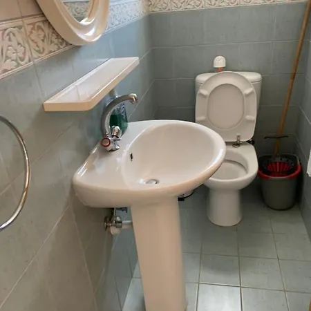 In Ayia Thekla 3 فيلة *