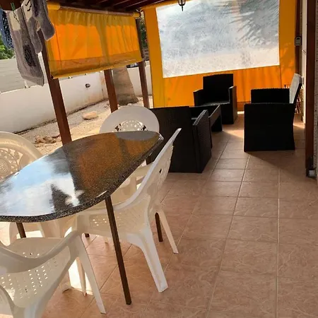 In Ayia Thekla 3 فيلة