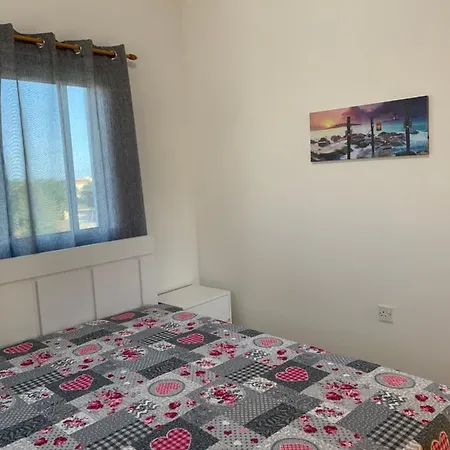 In Ayia Thekla 3 فيلة أيا نابا