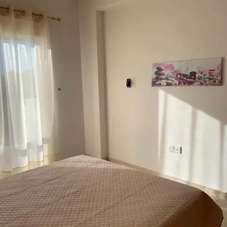 In Ayia Thekla 3 فيلة *